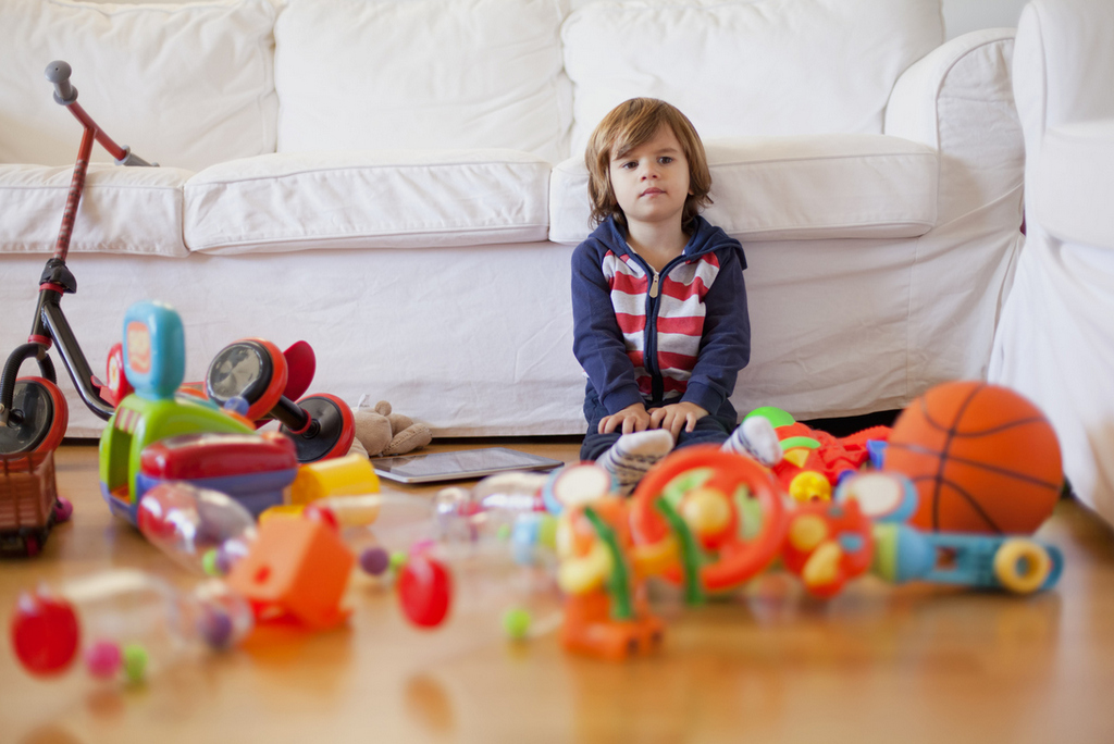 Что делать, если ребенок не дает игрушки: рекомендации психолога