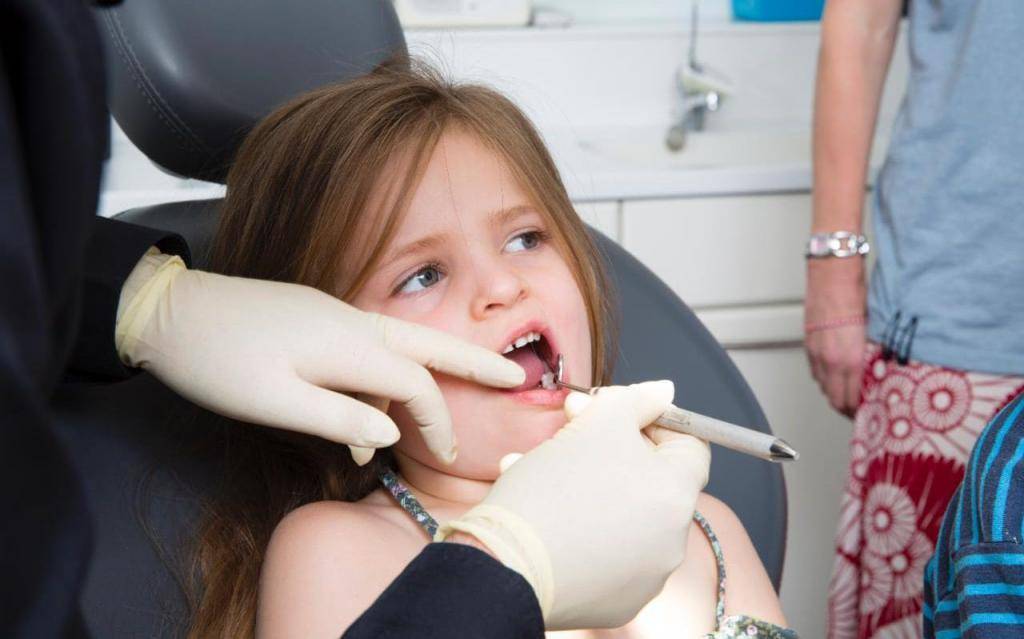 Как ребенку безболезненно вырвать зуб дома - советы стоматологов
