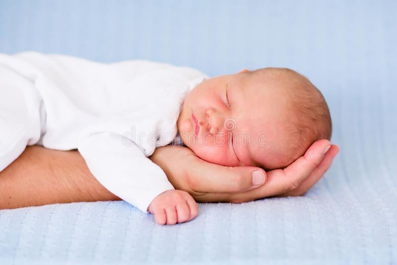 К чему снится девочка: новорожденная, маленькая, родить девочку во сне.