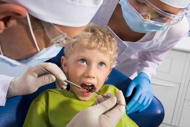 Что делать, если ребенок боится лечить зубы