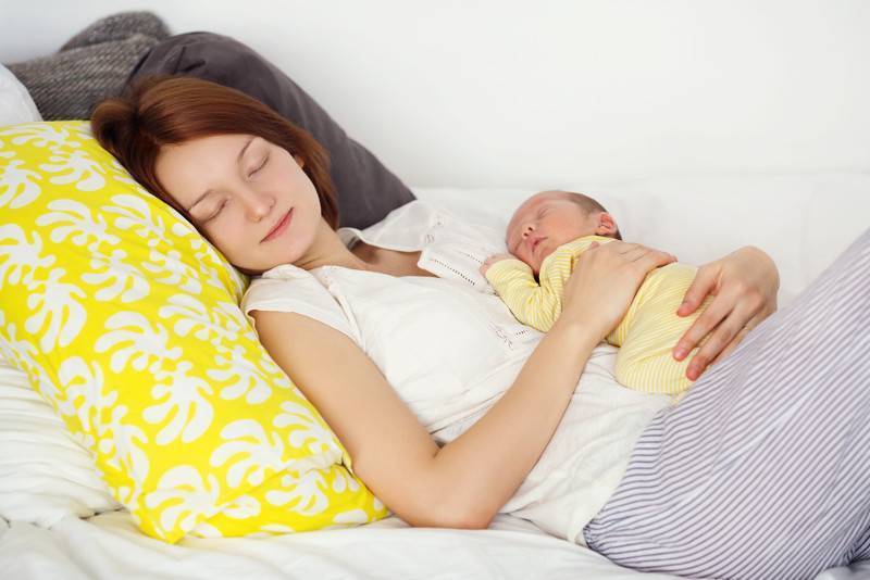 Как уложить грудного ребенка спать: проверенные советы мамочек
