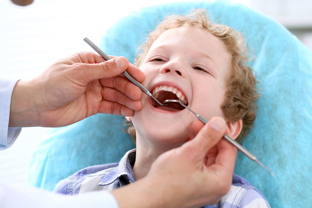 Как ребенку безболезненно вырвать зуб дома - советы стоматологов