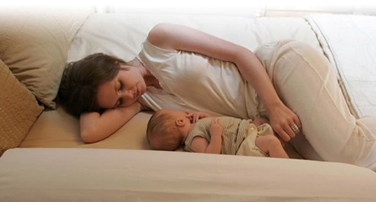 Постельный конфуз: 10 неловких ситуаций, знакомых каждой молодой маме