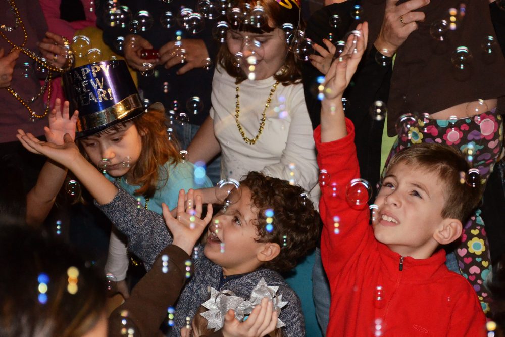 Конкурсы на новый год для детей: смешные, задорные, забавные - подарим настоящий новогодний праздник нашим деткам!