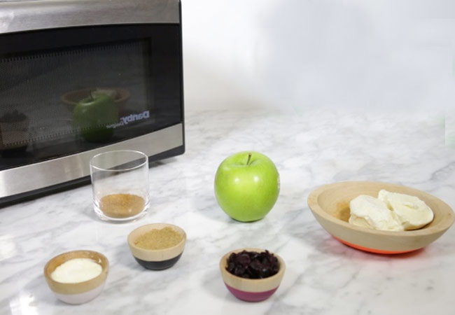 Печеные яблоки при грудном вскармливании: можно ли кормящей маме, чем полезны при гв, как запекать в духовке, микроволновке, мультиварке, и рецепты с творогом и иные