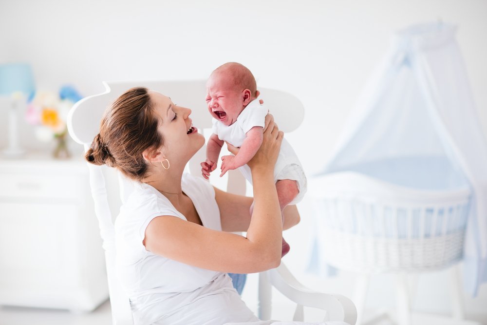 Как успокоить плачущего ребенка: 4 способа для новорожденных