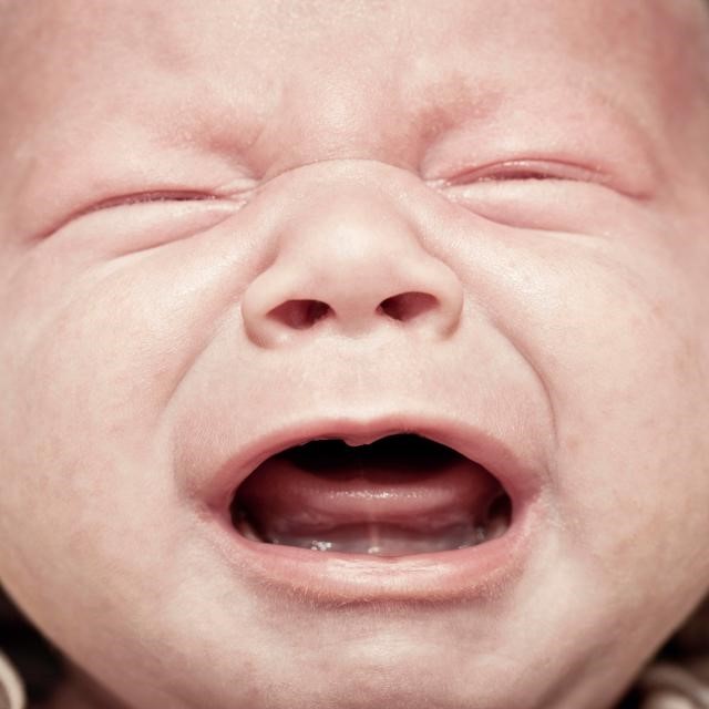 9 главных причин почему ребёнок плачет во сне