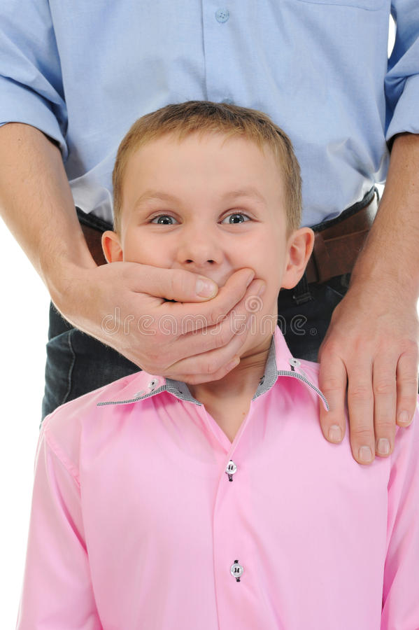 Советы психолога родителям: что делать, если ребенок постоянно что-то грызет, тянет руки в рот