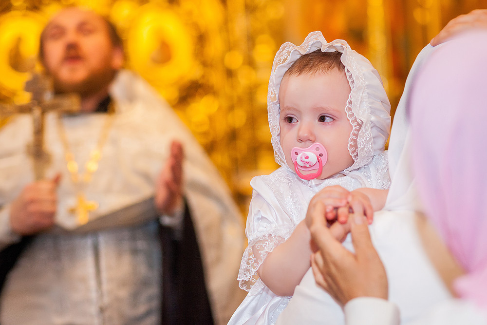 Нужно ли крестить ребенка: за и против. зачем крестить младенца