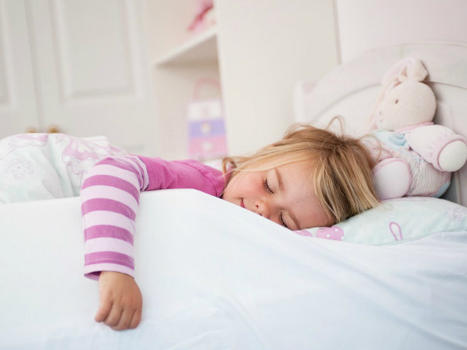 Как отучить ребенка писать ночью в кровать: полезные советы