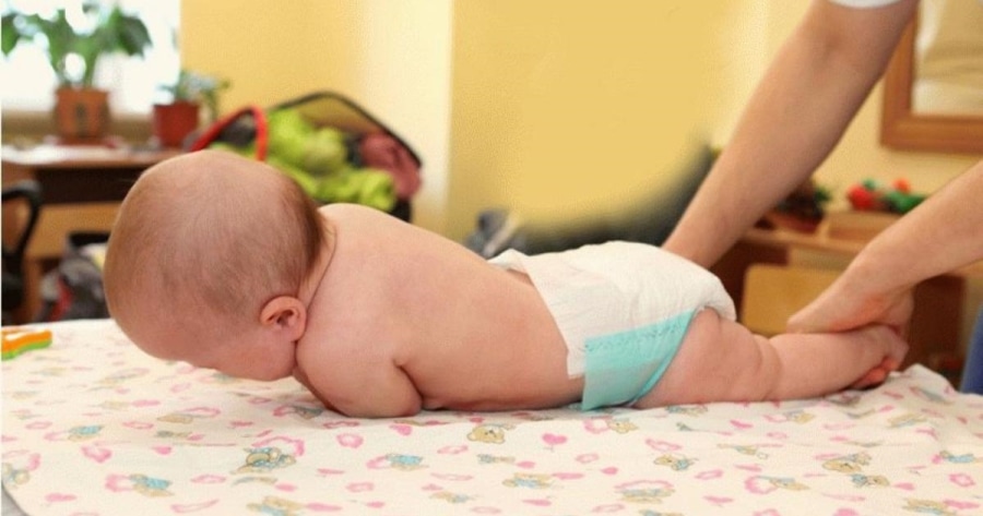 Выкладываем новорожденного на живот: с какого возраста и как правильно это делать?