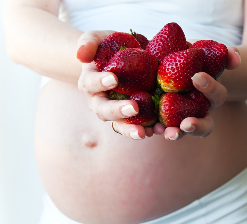 Земляника при беременности — польза, противопоказания и риски употребления