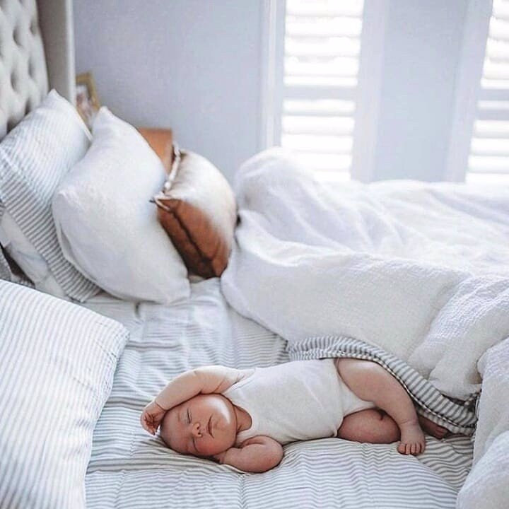 Как уложить спать малыша без слез. сложности с укладыванием спать у малышей. почему не спит ребенок.
