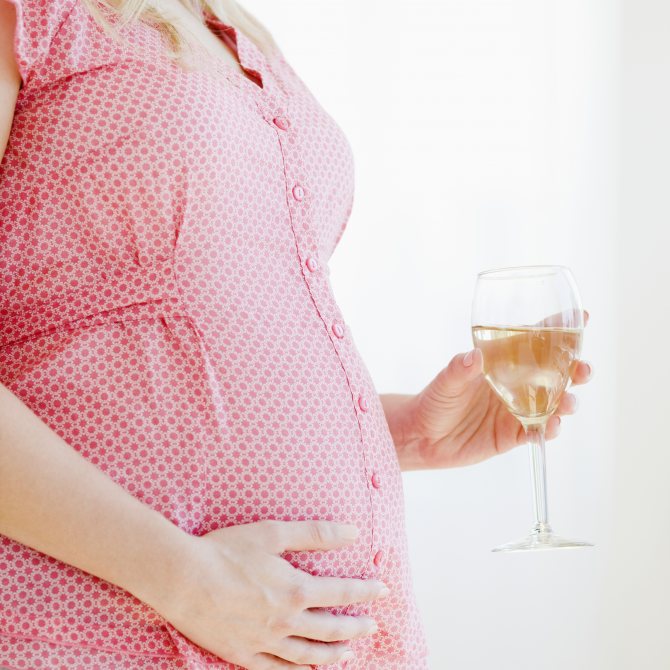 Можно ли пить красное вино при беременности на ранних и поздних сроках?