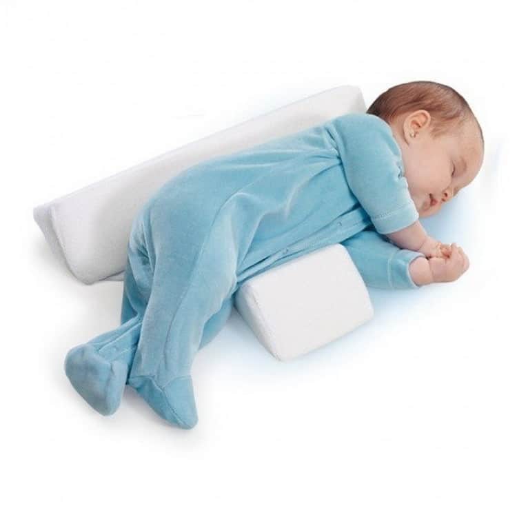 Когда ребенку можно спать на подушке и какую выбрать