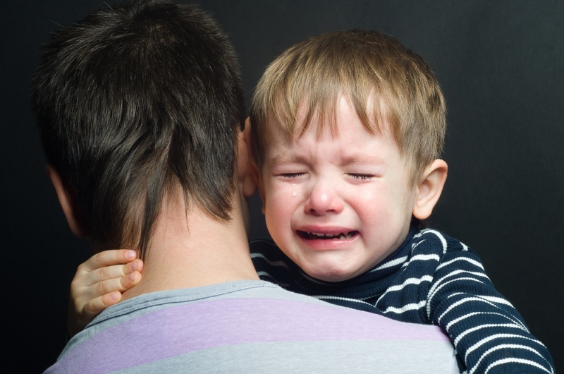 Ребенок плачет в детском саду: что делать - советы психолога, как адаптироваться и приучить к яслям