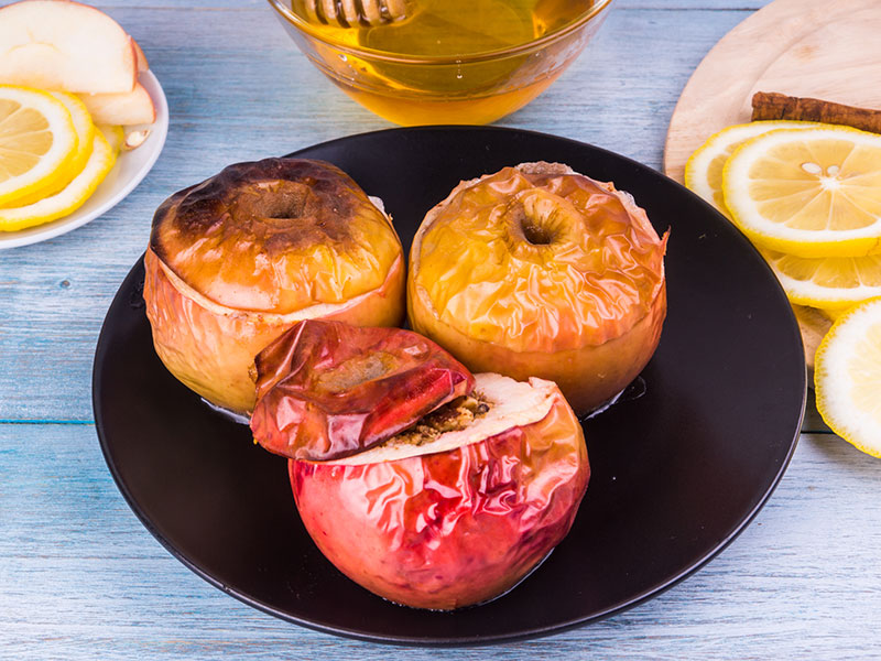 Красные яблоки при грудном вскармливании: можно ли есть кормящим мамам, чем плоды этого цвета отличаются от желтых и зеленых, и правила употребления при гв