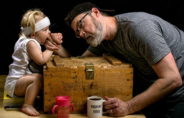 Девочки, воспитанные отцами-одиночками: почему они не похожи на других