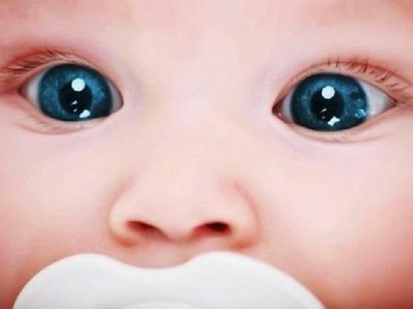 Цвет глаз и зрение новорожденного | pampers