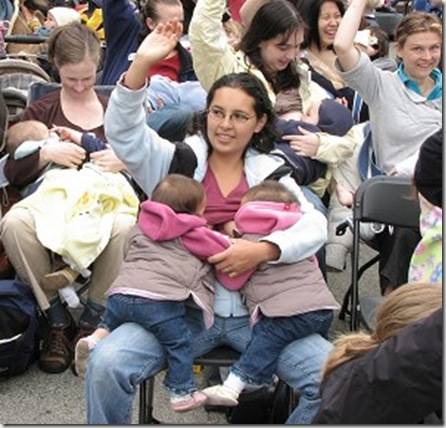 Кормление грудью в общественных местах: нормально или нет | vogue russia