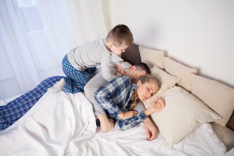 Как быстро можно приучить ребенка засыпать самостоятельно