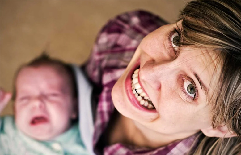 Раздражает плач новорожденного: что делать маме?