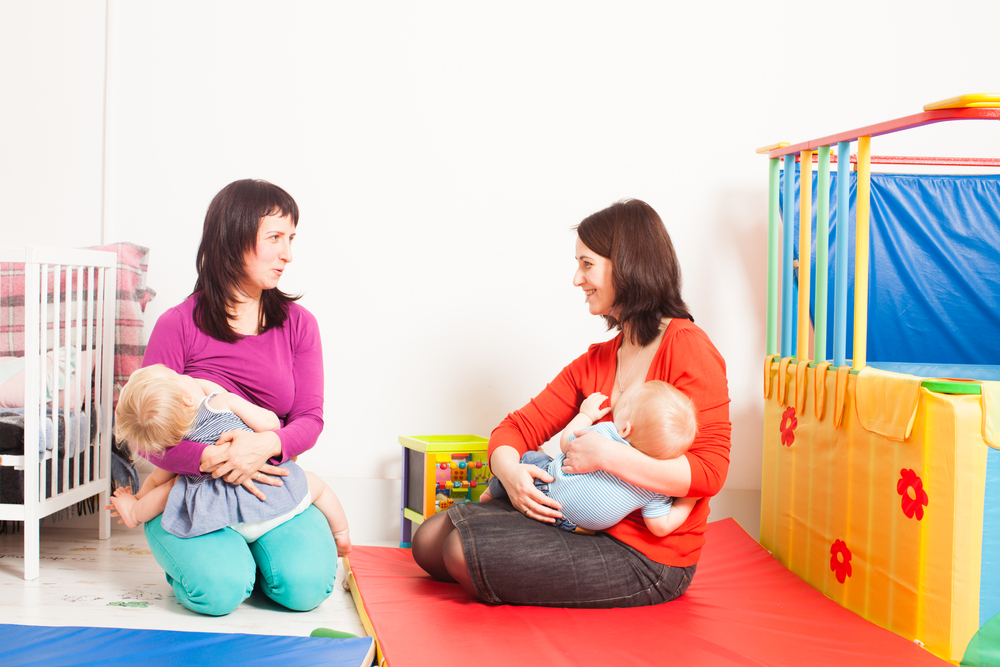 Основные позы для кормления ребенка грудью: топ-8 поз с фото и видео