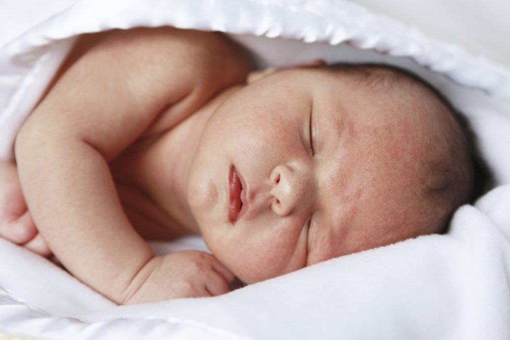 Икота у новорожденных после кормления: что делать с явлением и от чего оно возникает