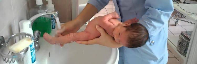 Интимная гигиена новорожденной девочки: как мыть внутренние губы