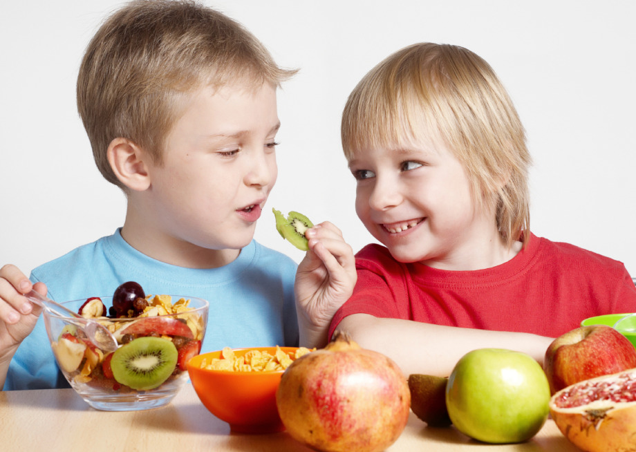 Как приучить ребенка к правильному питанию: 5 советов