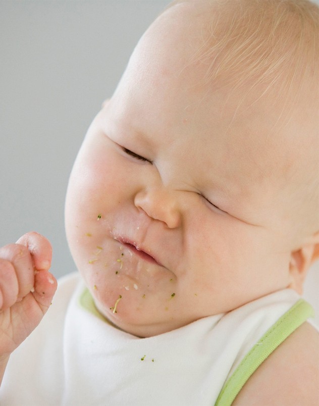 Почему младенец плохо ест и что делать в этой ситуации
