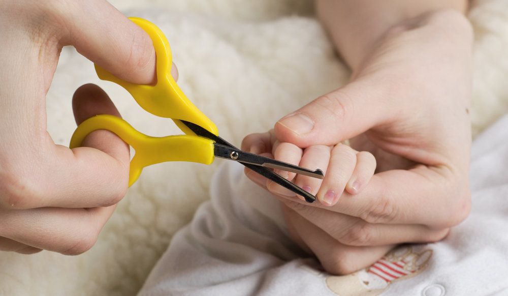 Что делать если коротко подстригли ногти ребенку