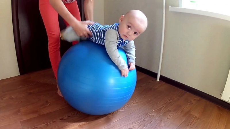 Фитбол для грудничков: гимнастический мяч для массажа новорожденных, как выбрать