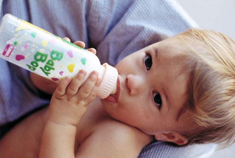 Время перемен: когда и как от отучить ребенка бутылочки?
