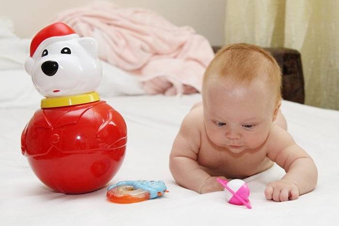Игрушки для новорожденных от 0: какие первым делом нужно купить младенцу