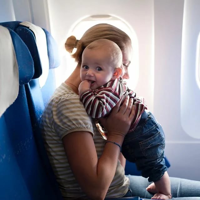 Ребенок в самолете: 10 удачных решений. что взять с собой?