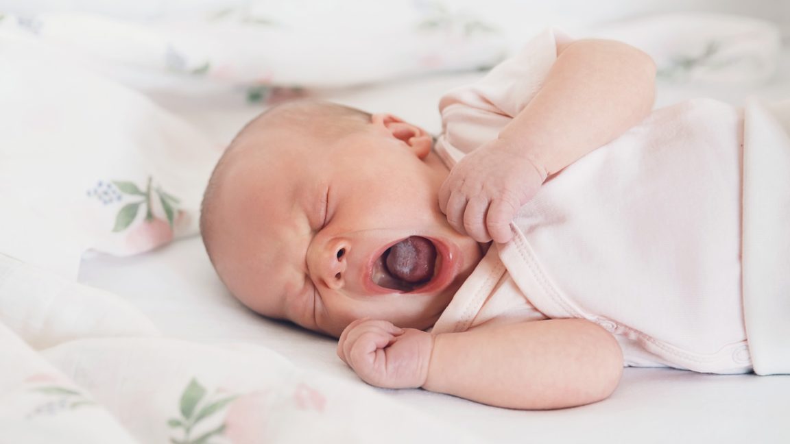 Попить, пописать и погладить спинку: почему ребенок не засыпает самостоятельно
