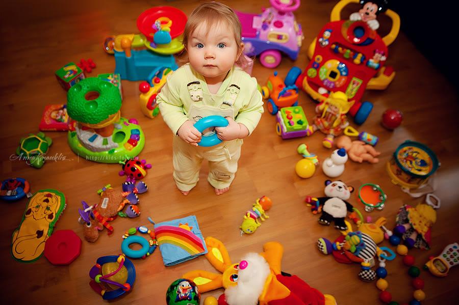 Первые игрушки для развития малыша от рождения до года