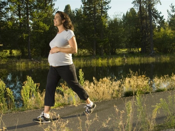 Ходьба при беременности: можно ли беременным много ходить пешком на ранних и поздних сроках?
