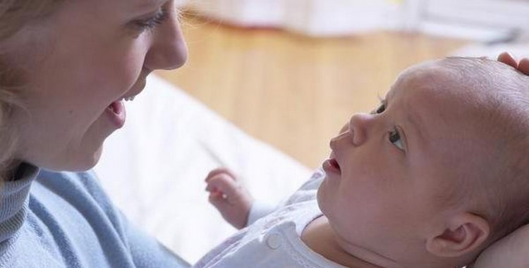 Во сколько младенцы начинают видеть и слышать или что видит и слышит новорожденный ребенок