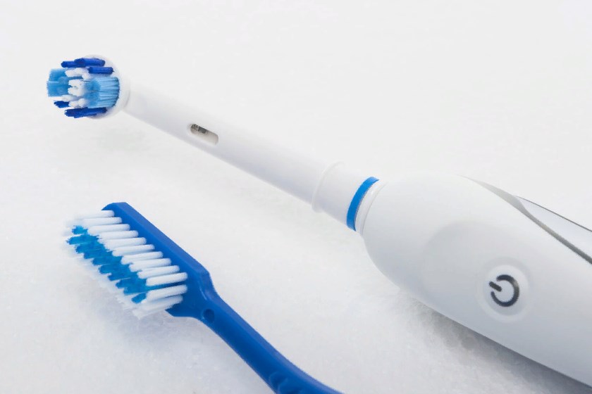 Ультразвуковая зубная щетка – отзывы стоматологов, рейтинг 2021, цена