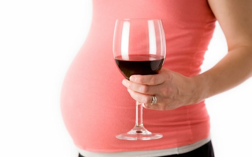 Шампанское при беременности – можно ли пить и на каких сроках