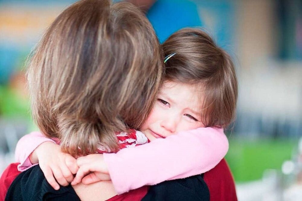 Ребенок не хочет ходить в садик и плачет — советы психолога