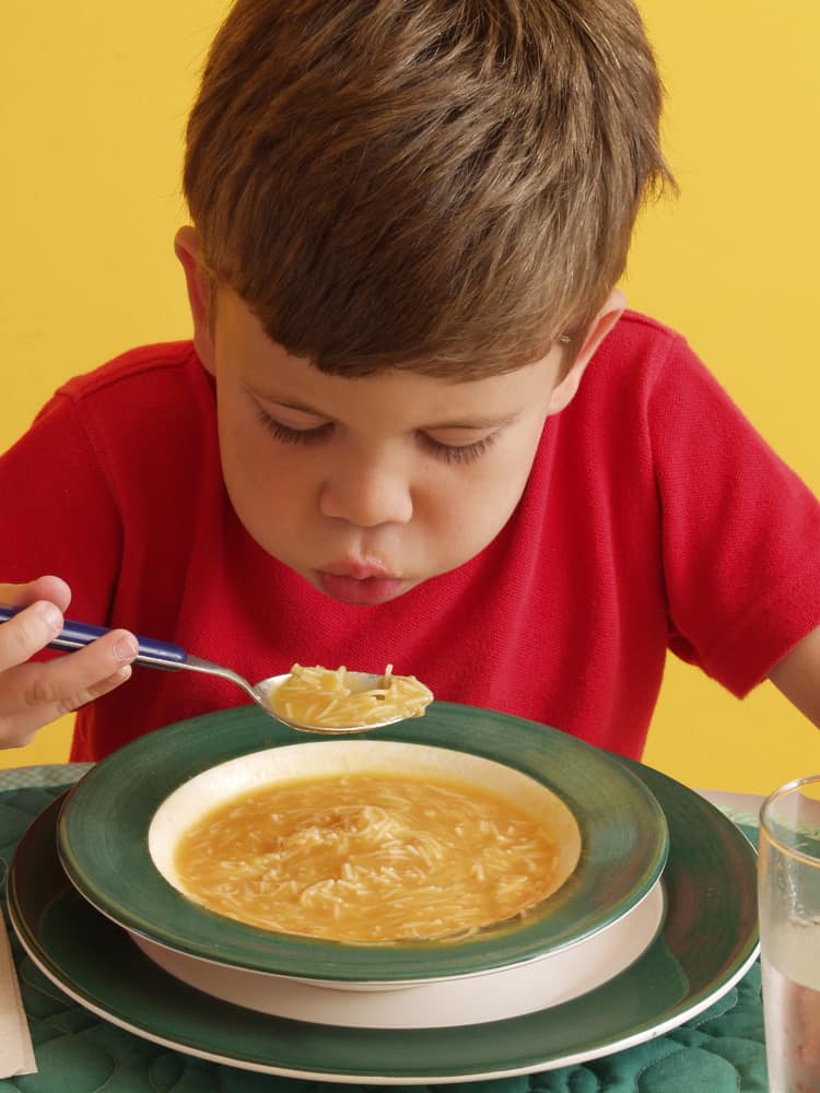 Обязательно ли давать ребенку суп?