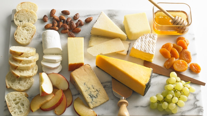 Полезен ли сыр детям? сыр в детском питании. когда и какой сыр можно давать детям.