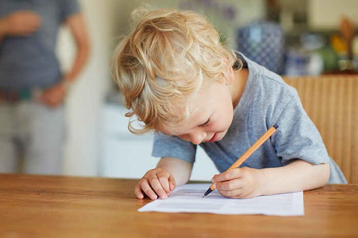Как научить ребенка писать: когда начинать и какими методами обучать детей письму