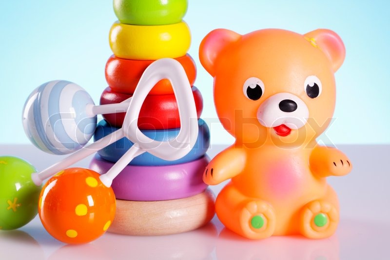 Какие игрушки нужны для развития грудничков и детей возрастом до 12 месяцев