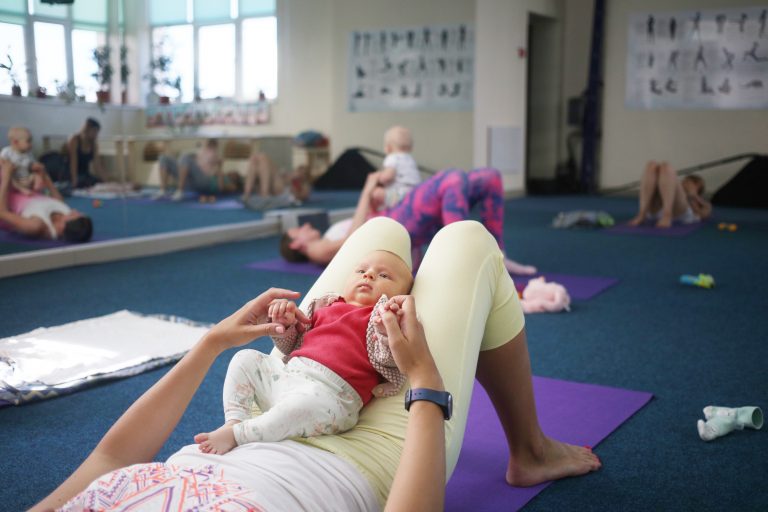 Фитнес для мамы с ребёнком | proka4aem.ru