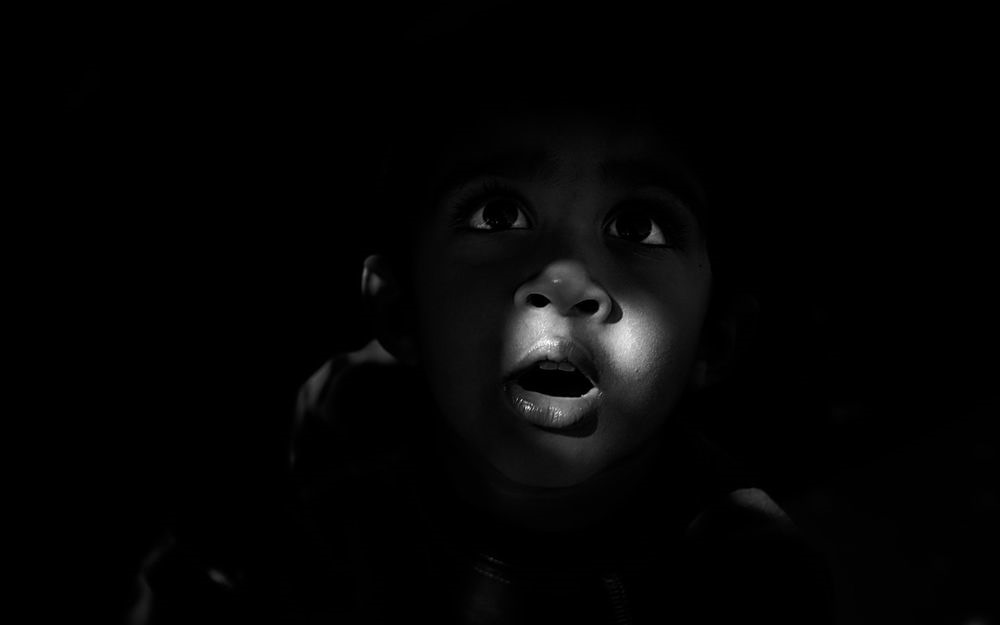 Как отучить ребенка бояться темноты в разном возрасте раз и навсегда
