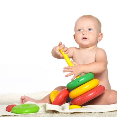 Что должен уметь ребенок в 7 месяцев: навыки и особенности